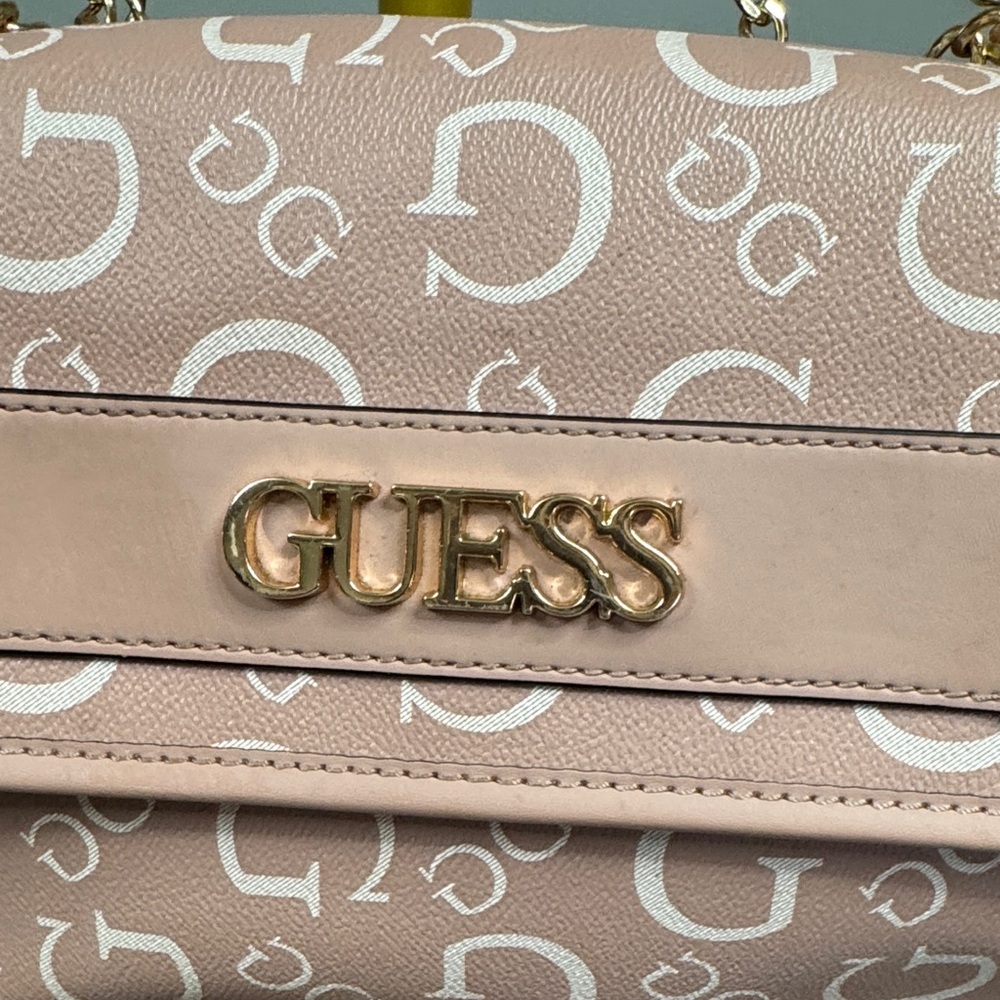 GUESS Blush Logo Chain Shoulder Bag EUC - Picture 3 of 16